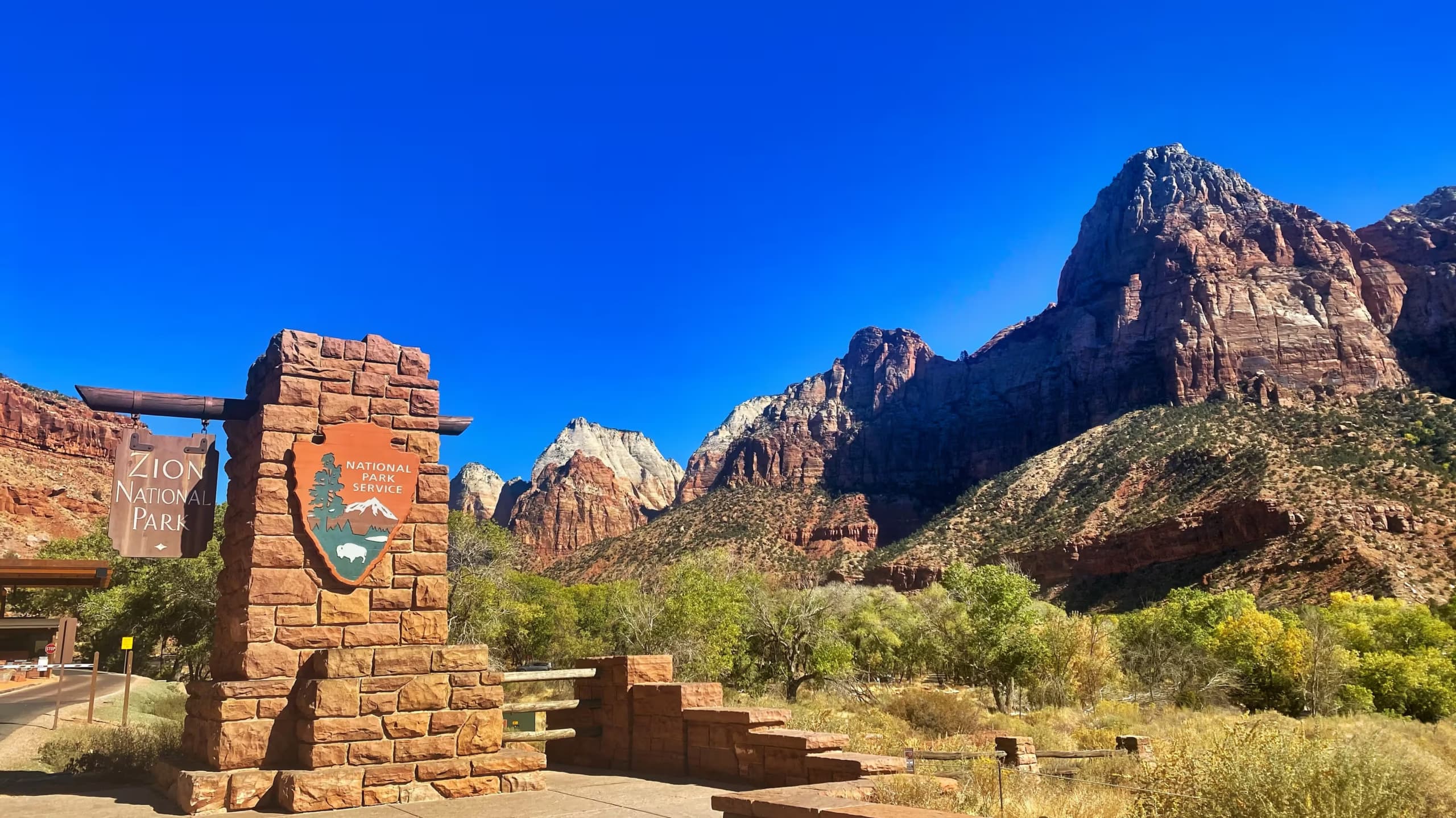 3-Day National Park Flight & Ground Tour